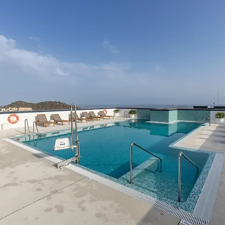 Skyline 6 Pool & Parking Free Apartment